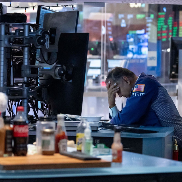 Wall Street: Με απώλειες ξεκίνησε η εβδομάδα - Άνοδος 2% στο πετρέλαιο