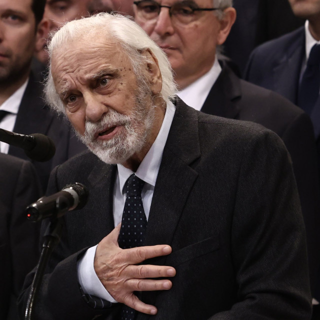 Κωνσταντίνος Τσουκαλάς: Μεσίστια η σημαία στην Ακαδημία Αθηνών για τον θάνατό του