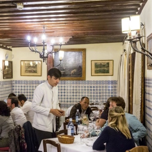 Νέα απάτη με ΑΙ: Ζευγάρι προσπάθησε να μην πληρώσει εκατοντάδες ευρώ σε ένα εστιατόριο