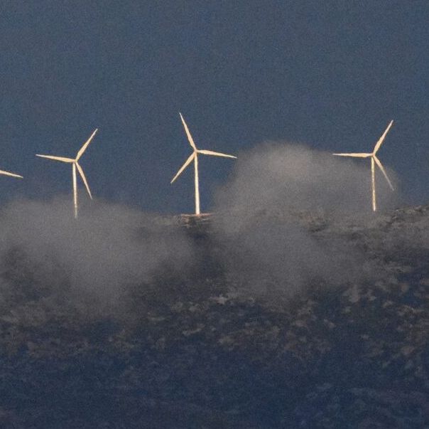 Φωτοβολταϊκοί σταθμοί και αιολικά πάρκα: Όχι σε δάση, τοπία φυσικού κάλλους, περιοχές χωρίς δρόμους