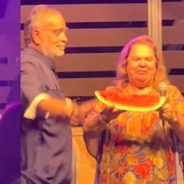 Viral: Ιερέας ανέβηκε στην πίστα και τάισε καρπούζι την Έφη Θώδη - Βίντεο