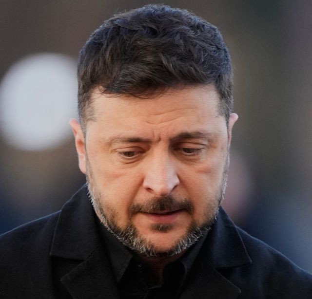 Ο Ζελένσκι λέει ότι ο Τραμπ πιέζει την Ουκρανία να συνθηκολογήσει με τη Ρωσία