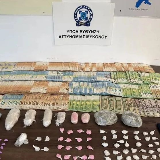 Μύκονος: Βίντεο από αστυνομική επιχείρηση για ναρκωτικά – Κατασχέθηκαν πάνω από 65.000 ευρώ