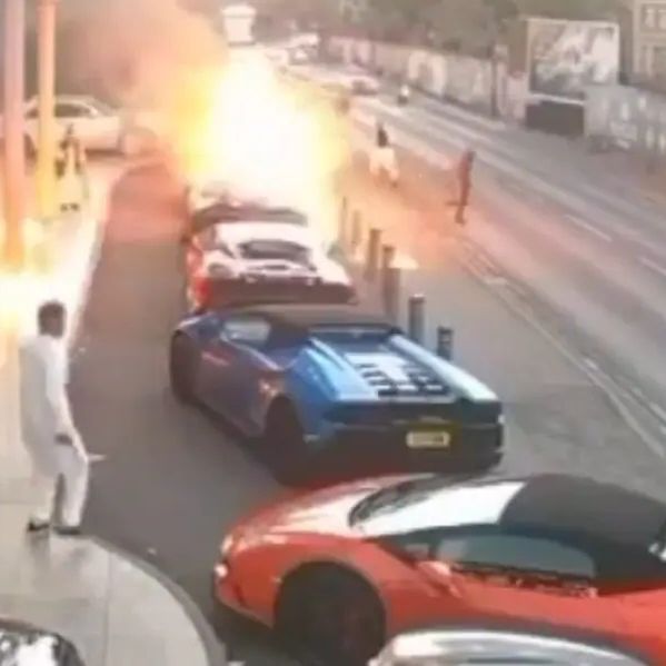 Βρετανία: Έκαψαν Ferrari και McLaren με μολότοφ έξω από γαμήλια δεξίωση