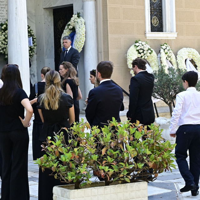 Κηδεία Στέφανου Μάνου: Το τελευταίο «αντίο» στον πρώην υπουργό - Ποιοι έδωσαν το «παρών»