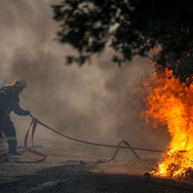 Δύο συλλήψεις για πρόκληση πυρκαγιών σε Ανατολική Αττική και Εύβοια