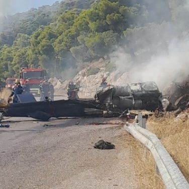 Διακοπή κυκλοφορίας σε επαρχιακή οδό της Ψάθας λόγω μεταφοράς συντριμμιών του ελικοπτέρου