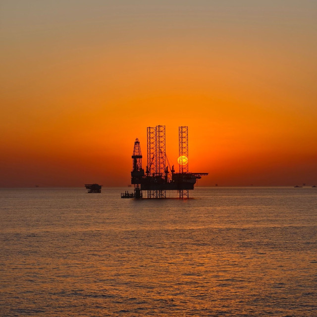 Πετρέλαιο: Μικρή πτώση των τιμών πριν τις νέες κυρώσεις στο Ιράν