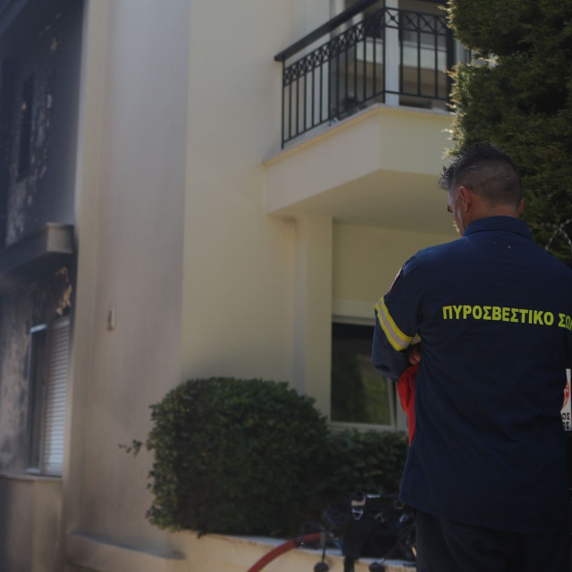 Φωτιά σε διαμέρισμα στη Νέα Σμύρνη - Απομακρύνθηκαν οι ένοικοι