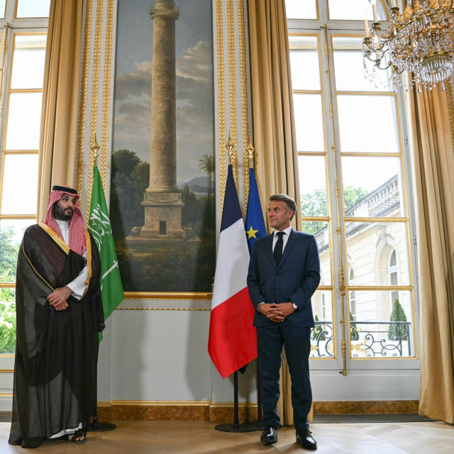 Συνάντηση Μακρόν και «MBS»: 6 δισ. ευρώ για τη νέα «Disneyland» στο Παρίσι