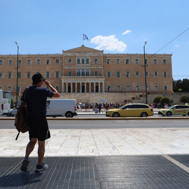 Καιρός: Επιμένει η ζέστη – Τι δείχνουν τα προγνωστικά μοντέλα για τις επόμενες ημέρες