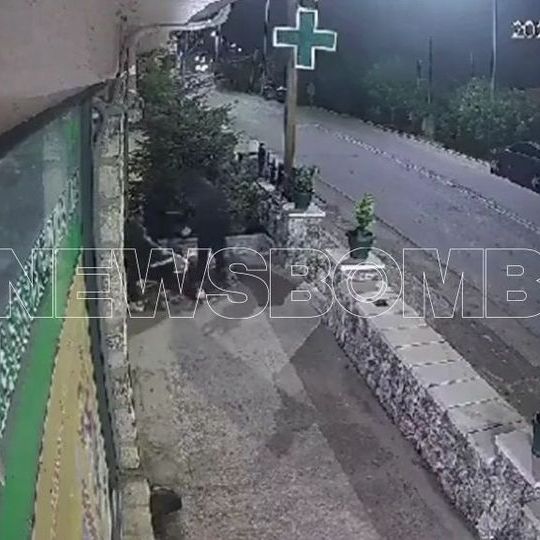Αρκαδία: Βίντεο ντοκουμέντο από τη στιγμή που άγνωστοι βάζουν φωτιά σε φαρμακείο