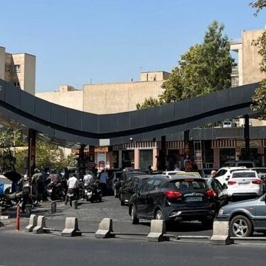 Ιράν: Ουρές αναμονής έξω από τα βενζινάδικα στην Τεχεράνη λόγω των αμερικανικών κυρώσεων
