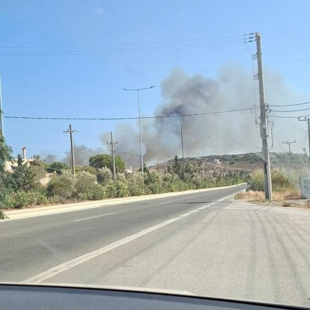 Φωτιά στο Λαύριο: «Η εικόνα της φωτιάς είναι καλύτερη, απειλήθηκαν σπίτια» λέει ο δήμαρχος