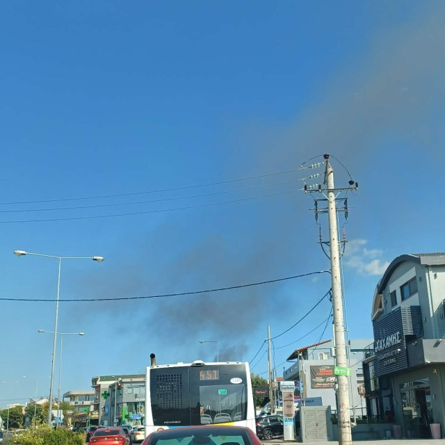 Ανθούσα: Υπό έλεγχο η φωτιά σε εργοστάσιο χημικών