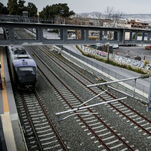 Διακοπή κυκλοφορίας στη σιδηροδρομική γραμμή Νέα Πέραμος – Άνω Λιόσια λόγω πυρκαγιάς