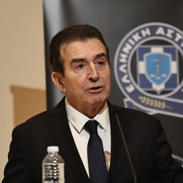 Χρυσοχοΐδης: Οι παλιές ταυτότητες ουσιαστικά δεν ισχύουν – Τι είπε για τα διαθέσιμα ραντεβού σε ΑΤ