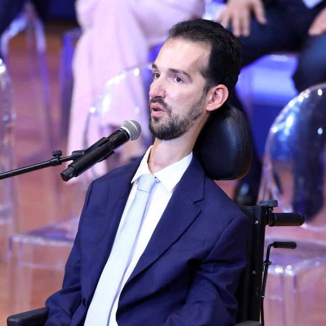 Το μήνυμα του Στέλιου Κυμπουρόπουλου για τον Προσωπικό Βοηθό: «Είχα βάλει στοίχημα με τον εαυτό μου»