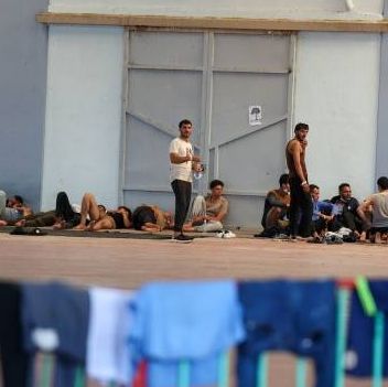 Σέρρες: Στη φυλακή χωρίς αναστολή οι 23 ταραξίες μετανάστες στη δομή της Σιντίκης