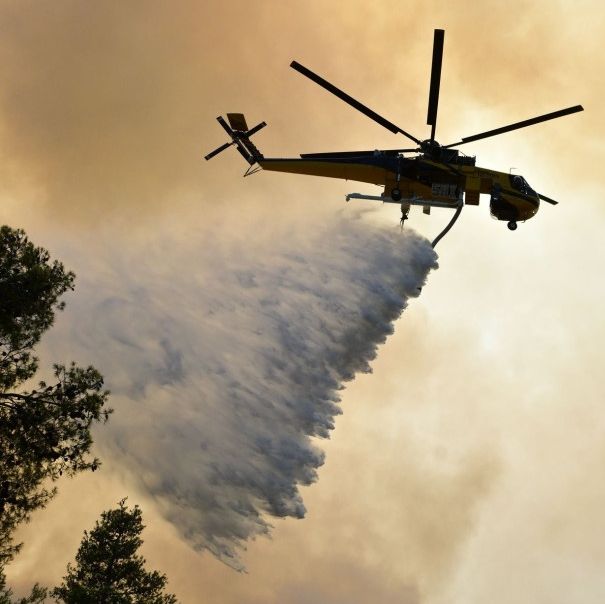Οριοθετήθηκε η πυρκαγιά στο Χρυσόκαστρο Καβάλας - Επιχειρεί και ελικόπτερο