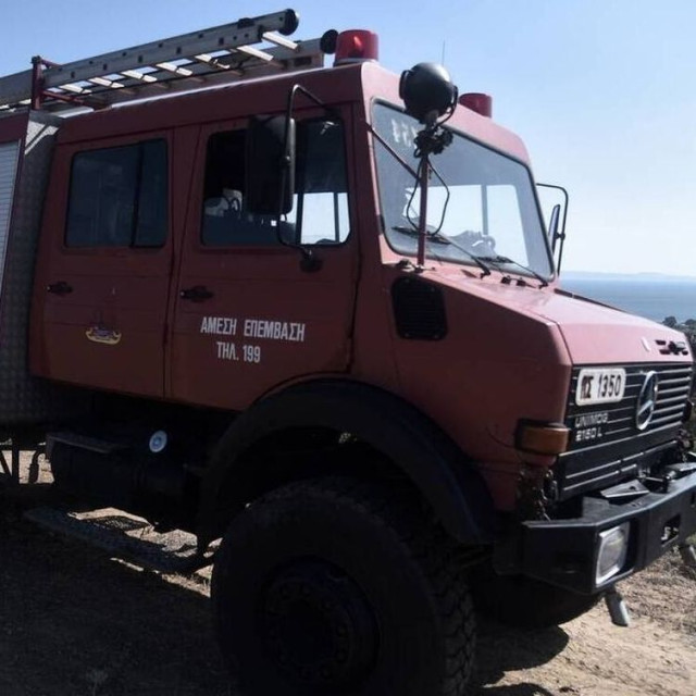 Εύβοια: Φωτιά κατακαίει χαμηλή βλάστηση στην Ιστιαία - Επιχειρούν 2 αεροσκάφη
