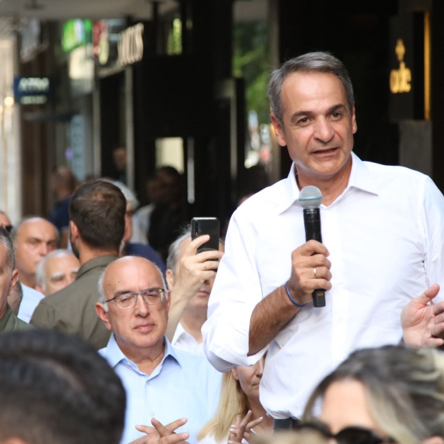 Μητσοτάκης σε πολίτες στην Κοζάνη: Πριν τις εκλογές ο κατώτατος μισθός θα ξεπεράσει τα 950 ευρώ