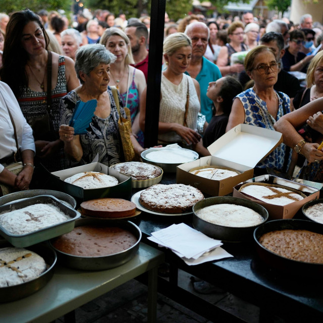 Αφιέρωμα του Associated Press για τη γιορτή του Αγίου Φανουρίου και τη φανουρόπιτα