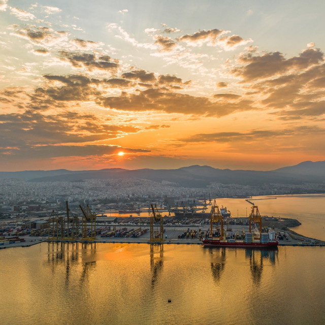 Πάνω από 1.000 βόμβες απειλούν το λιμάνι της Θεσσαλονίκης: Συνδρομή από την Πολιτεία ζητεί ο ΟΛΘ