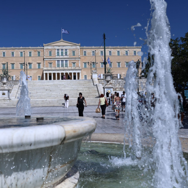 Καιρός: Μικρή πτώση της θερμοκρασίας με τοπικές βροχές στα δυτικά και τα βόρεια