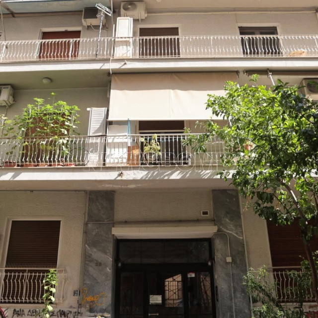 Κυψέλη: Ποινικη δίωξη στους τρεις συλληφθέντες - Κουβαλούσαν το νεκρό βρέφος από σπίτι σε σπίτι