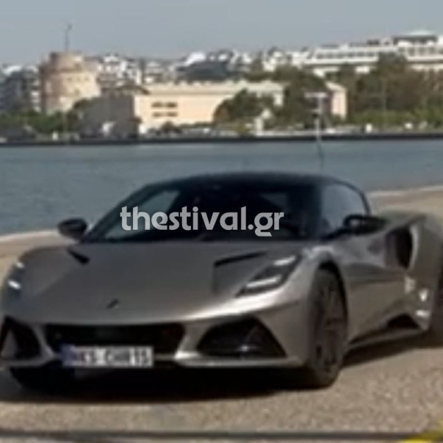 Θεσσαλονίκη: Πολυτελές ΙΧ κινείται με μεγάλη ταχύτητα στο πλακόστρωτο της νέας παραλίας–Δείτε βίντεο