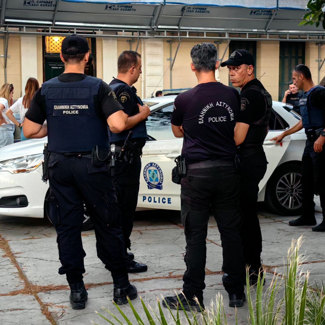 Κάμερες πάνω στις στολές των αστυνομικών σε επτά περιοχές της Αθήνας - Αύριο ξεκινά η εφαρμογή