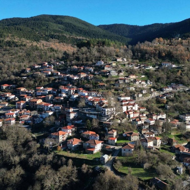 Ευρυτανία: Για τη Νάξο και όχι για την Αθήνα φεύγει η πολύτεκνη οικογένεια από τη Φουρνά - Τι συνέβη