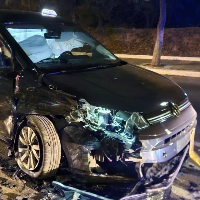 Τροχαίο τα ξημερώματα στα Χανιά - Αυτοκίνητο πέρασε στο αντίθετο ρεύμα και συγκρούστηκε με ταξί