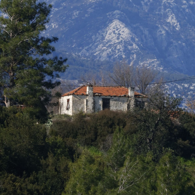 ΟΠΕΚΑ: Έως 600 ευρώ για κατοίκους απομακρυσμένων χωριών – Τα κριτήρια και οι περιοχές