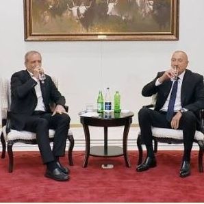 Όταν «σπάει» το πρωτόκολλο: Το χιουμοριστικό τετ-α-τετ Αλίγιεφ και Πεζεσκιάν στη Σύνοδο του Μπισκέκ