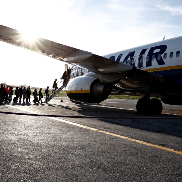 Παρ' ολίγον αεροπορική τραγωδία: 737 της Ryanair προσγειώθηκε έπειτα από δύο αποτυχημένες απόπειρες, με καύσιμα 10 λεπτών στις δεξαμενές και αφού εξέπεμψε «Mayday»