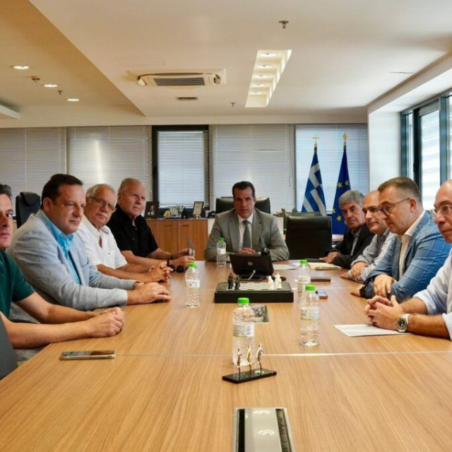 Συνάντηση Πλεύρη με τους φορείς της Σάμου για το μεταναστευτικό