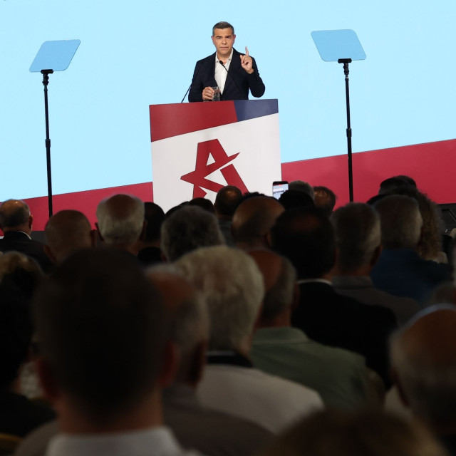 Ποιοι πρώην «συριζαίοι» έδωσαν το «παρών» στην ομιλία Τσίπρα και γιατί δεν φωτογραφήθηκε μαζί τους