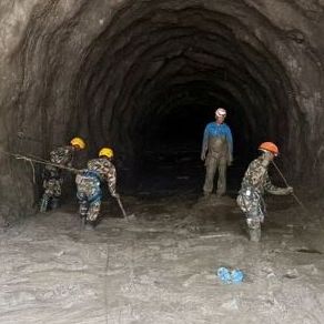 Nεπάλ: Ελπίδα να βρεθούν ζωντανοί 46 εργαζόμενοι σε υδροηλεκτρικά έργα - Τουλάχιστον 1270 νεκροί