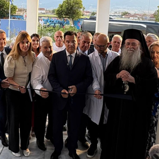 Άδωνις από περιοδεία σε Δυτική Μακεδονία-Θράκη: «Με έπνιξαν στα φιλιά και τα λουλούδια»