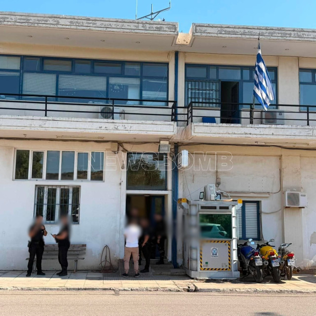 Μάνδρα: Πώς έγινε η επίθεση στο αστυνομικό τμήμα - Με ψυχιατρικό ιστορικό ο δράστης