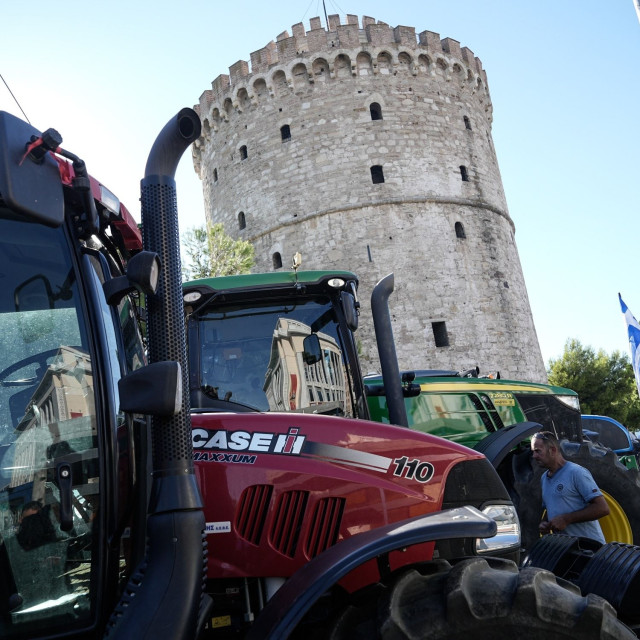 Θεσσαλονίκη: Έφτασαν στον Λευκό Πύργο οι αγρότες - Κινητοποιήσεις ενόψει ΔΕΘ