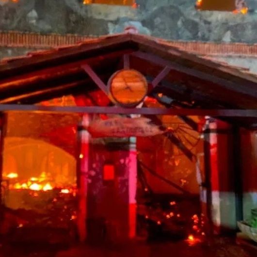 Αχάια Κλάους: «Το ρολόι θα χτυπήσει ξανά σύντομα» - Η ανακοίνωση μετά τη φωτιά