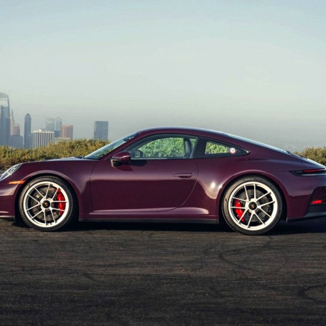 Η Porsche βρήκε έναν απρόσμενο τρόπο να μειώσει το βάρος των μοντέλων της