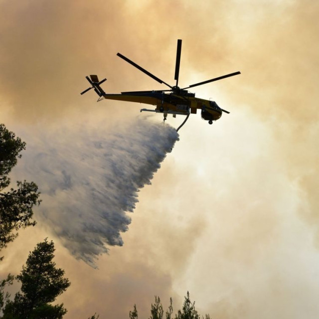 Δράμα: Διπλή εστία φωτιάς στην Υψηλή Ράχη - Επιχειρούν πέντε εναέρια μέσα