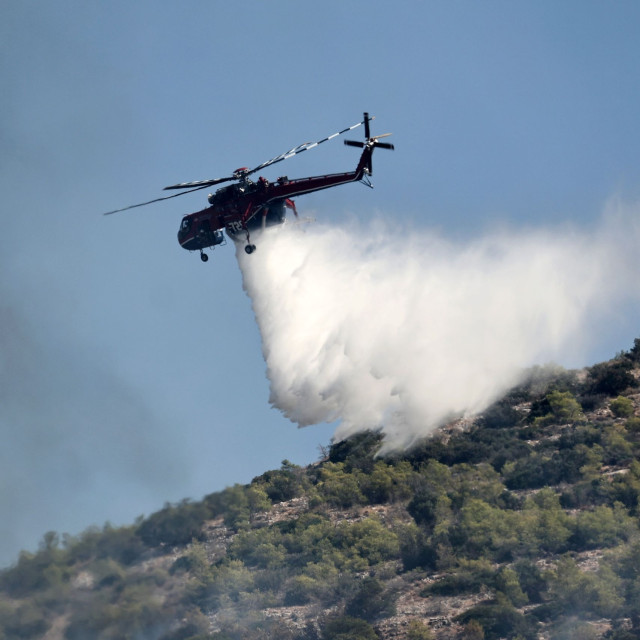 Φωτιά σε δασική έκταση στο Ελαιοχώρι Καβάλας - Επιχειρούν τρία εναέρια, ήχησε το 112