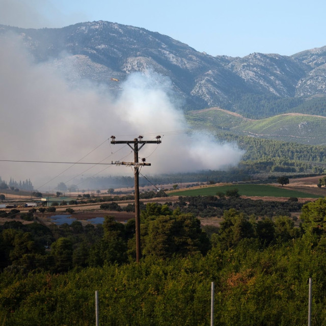 Φωτιές: Ολονύχτια η μάχη των πυροσβεστών στα πύρινα μέτωπα – Red Code σήμερα σε πολλές περιοχές