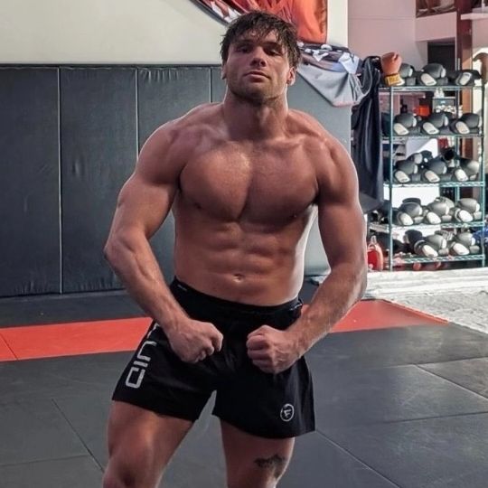 Αθλητής MMA ισχυρίζεται ότι του προσέφεραν 500.000 δολάρια για να παλέψει με χιμπατζή