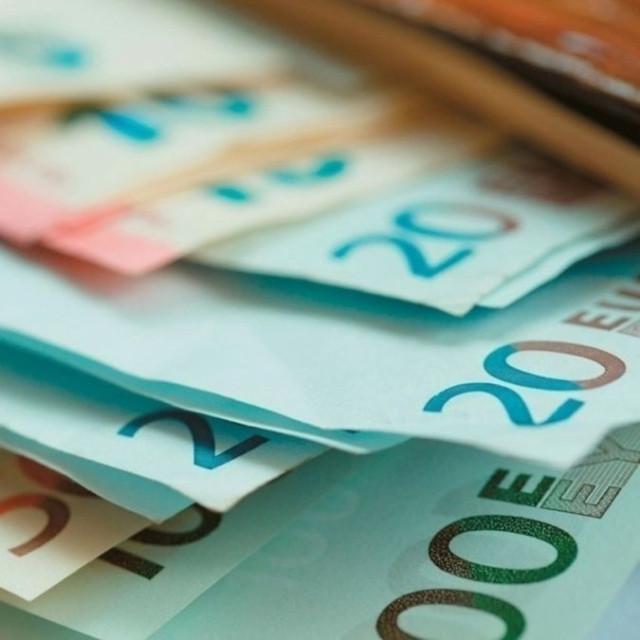«Αποταμιεύω από όταν ήμουν παιδί»: 95.600 ευρώ βρέθηκαν σε σακούλα στο αμάξι άντρα στην Γαλλία